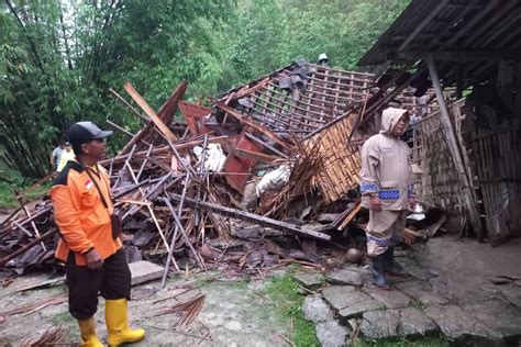 Siaga Hadapi Potensi Bencana Meteorologi Bpbd Gunungkidul Tambah Stok