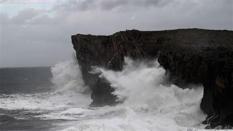 Alerta En El Litoral Asturiano Por Olas De Hasta Ocho Metros