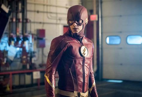 Un recorrido por el icónico traje de the flash antes del estreno de su