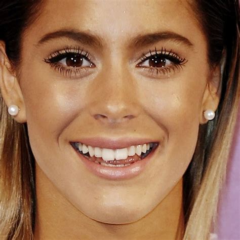 Martina Stoessel Makeup Gold Eyeshadow And Pale Pink Lipstick Steal