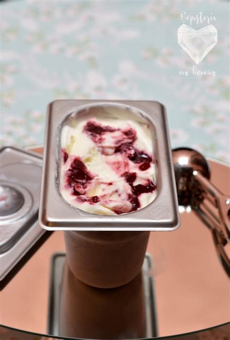 Helado De Yogur Griego Y Confitura Casera De Cerezas Reposter A Con