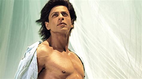 Shah Rukh Khan postpones his surgery