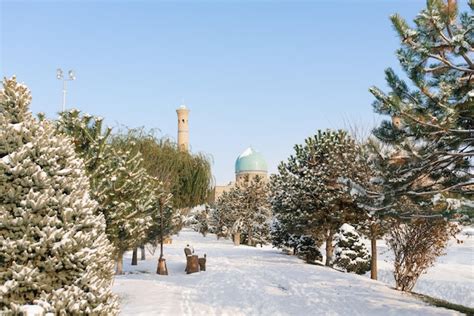 Tashkent Uzbekist N Diciembre Casco Antiguo En Invierno Foto Premium