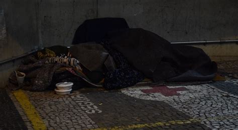 Moradores De Rua Morrem Durante Noite Mais Fria Do Ano Em S O Paulo