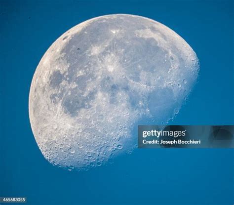 Waning Gibbous Moon Photos and Premium High Res Pictures - Getty Images