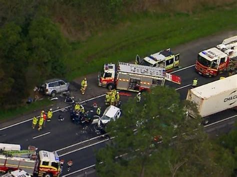 Tragic Head On Collision North Of Brisbane Two Dead And One Critical