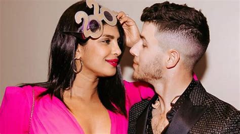 Priyanka Chopra And Nick Jonass Passionate Lip Lock In This Throwback