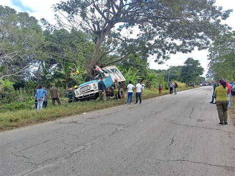 Cinco Muertos Y Decenas De Heridos Por Accidente Masivo En Los Arabos