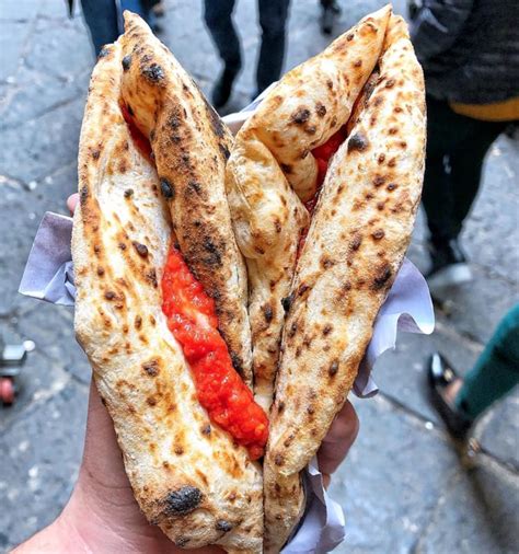 Pizze A Portafoglio Le Migliori Di Napoli