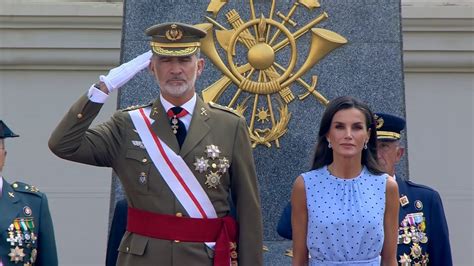 Leonor jura bandera en Zaragoza acompañada del Rey Felipe VI y de la