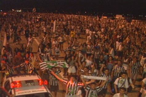 Em Torcida Do Botafogo Lota Aeroporto Para Receber Time Campe O