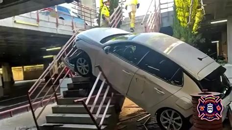 Un Coche Cae Por Las Escaleras De Un Parking En Alcorc N Sin Dejar Heridos