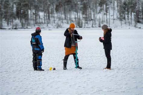 Pesca En El Hielo En El Lago Rahaj Rvi Desde Ivalo