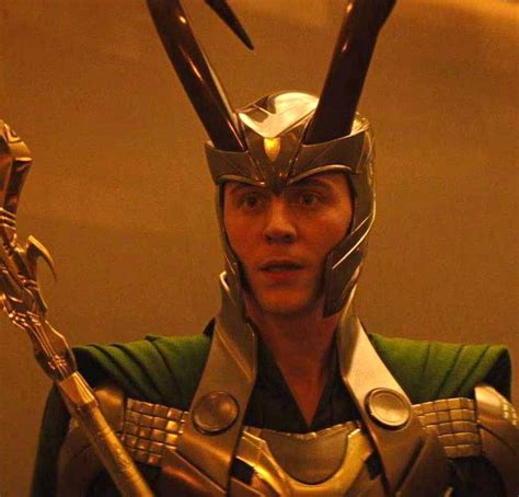 Pin Di Tainara Ara Jo Su Loki Tom Hiddleston Nel