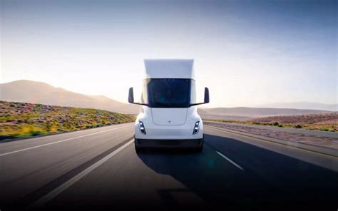 Totalcar Magazine This Will Be The Cabin Of The Tesla Truck Driver