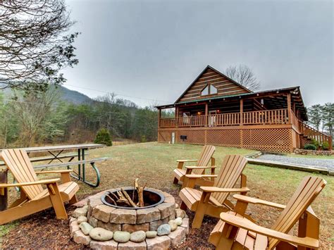 Cabin With Private Hot Tub Near Townsend Tennessee