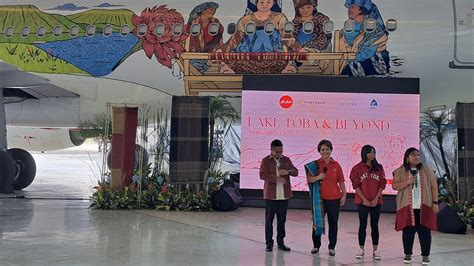 Cantik Airasia Kenalkan Budaya Danau Toba Lewat Lukisan Di Badan