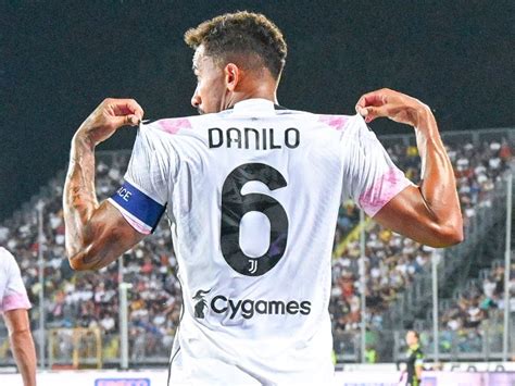 Danilo Utarakan Rasa Bangganya Bisa Jadi Kapten Juventus Playboyid