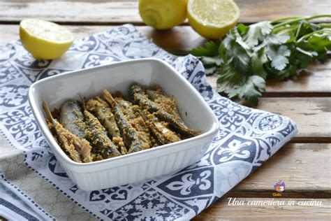 Sardine Gratinate Al Limone Una Cameriera In Cucina