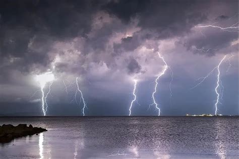 雷阵雨中到大雨！小心强对流，未来三天澎湃号·政务澎湃新闻 The Paper