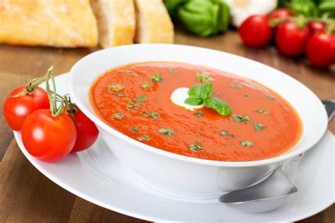 Receta de Sopa de tomate y albahaca Recetas Nestlé