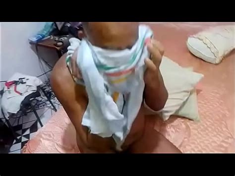 ESTILOSO EM UM BANHO DE CHUVA DOURADA XVIDEOS