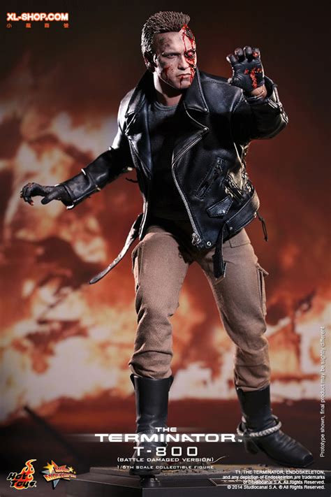 Hot Toys MMS238 The Terminator 1 6th Scale T 800 Battle Damaged Version Collectible Figure