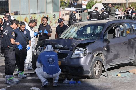 Gerusalemme Auto Sulla Folla Almeno 5 Feriti Il Difforme