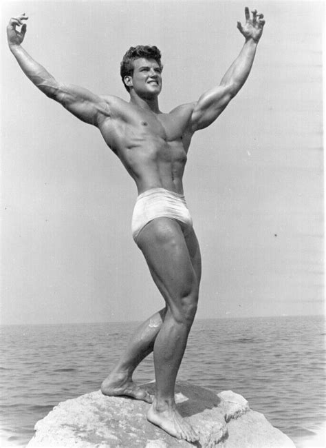 ACTOR BODY BUILDER STEVE REEVES HOT BEEFCAKE PHOTO IN A CLASSIC