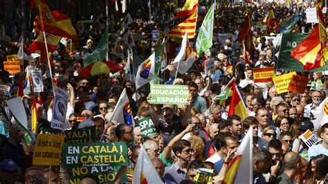 Miles De Personas Se Manifiestan En Barcelona Junto A Pp Vox Y Cs