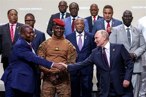 Putin Trata De Poner A África De Su Lado Con Armas Y Granos Gratis Condonación De Deudas Y Una