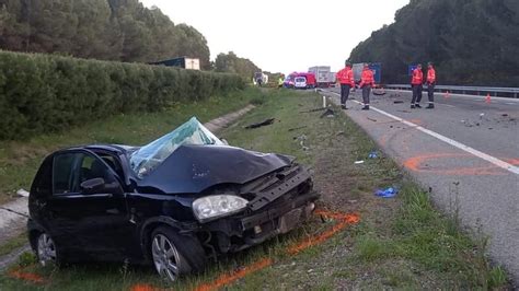 Muere una persona y cuatro resultan heridas en un accidente de tráfico