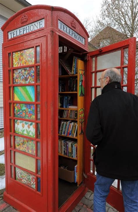 Des cabines téléphoniques transformées en mini bibliothèques Boîte à