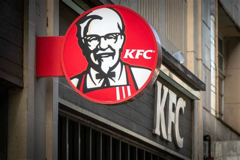 Which restaurants will be open on Labor Day 2025? Details explored ...