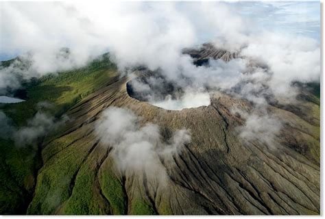 Volc N Rinc N De La Vieja Realiza Una Erupci N De Metros En Costa