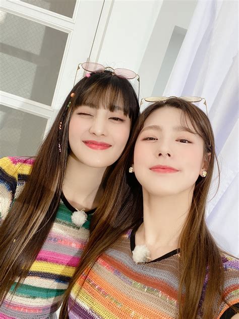 Minnie And Miyeon G I DLE Photo 43603720 Fanpop