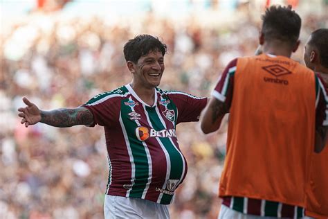 Faz O L Fluminense Melhora No Segundo Tempo E Bate A Portuguesa