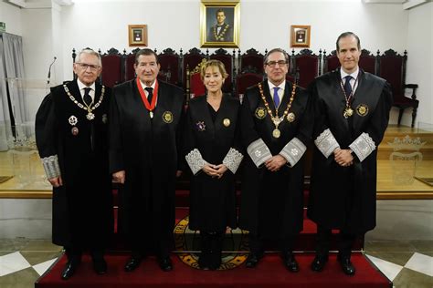 Manuel Ramírez Medalla Al Mérito En El Servicio De La Abogacía Por Sus 47 Años De Trayectoría