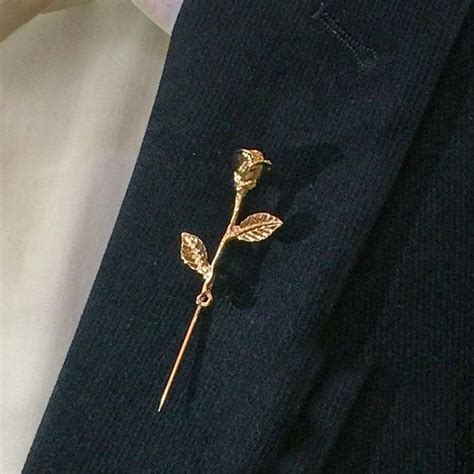 12 Elegant Brooch Designs For Your Wedding Brooch Design Brooch Men