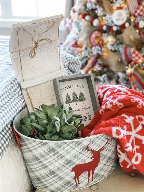 Cozy Christmas Bedroom Decor Ideas To Add Some Holiday Cheer