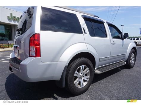 Silver Lightning Nissan Pathfinder Silver Photo