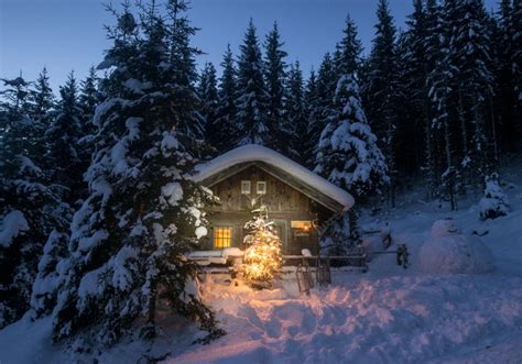 12 Beautiful Christmas Snow Scenes: Celebrate the Season | LoveToKnow