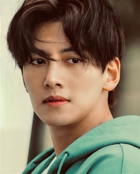 Annick Mazzilli adlı kullanıcının JCW for ever Ji Chang wook né le 5