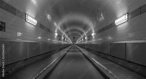 Ein Blick In Den Alten Hamburger Elbtunnel Stock Photo Adobe Stock