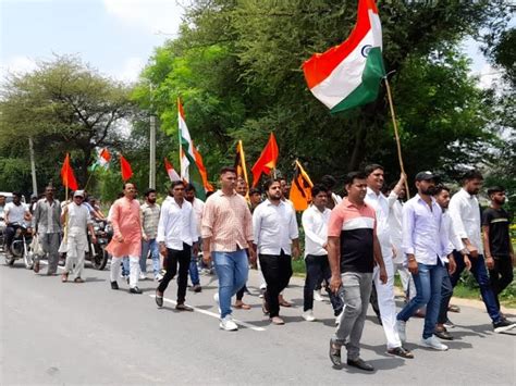 BJYM took out tricolor rally, workers raised slogans of Mother India | तिरंगामय हुआ चिड़ावा शहर ...