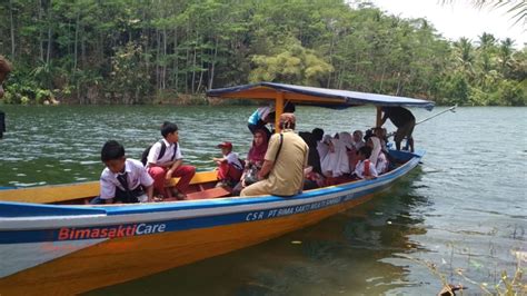 Melayari Mimpi Di Atas Perahu Untuk Pendidikan Anak Anak Di Sungai