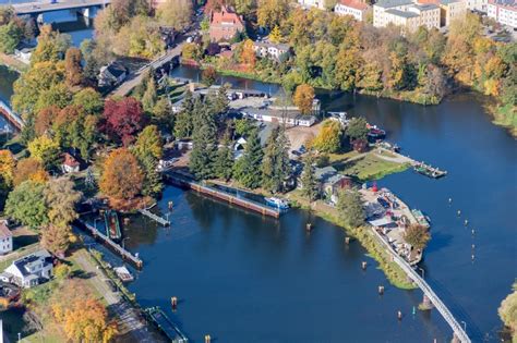 F Rstenwalde Spree Von Oben Schleusenanlagen Am Ufer Der Wasserstra E