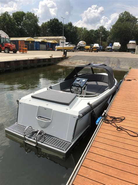 Lago Amore 595 Tender Met Suzuki 15 Pk Boatingworld Almere