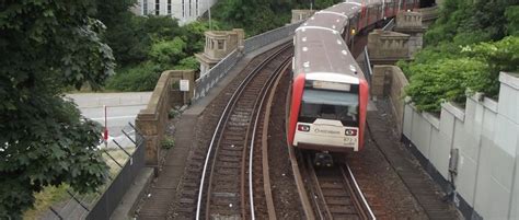 Horror Unfall Hamburg Mann Von U Bahn Erfasst Kopf Abgetrennt