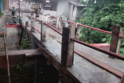 Kronologi Ambruknya Jembatan Kedaung Depok Berawal Dari Retak Lalu